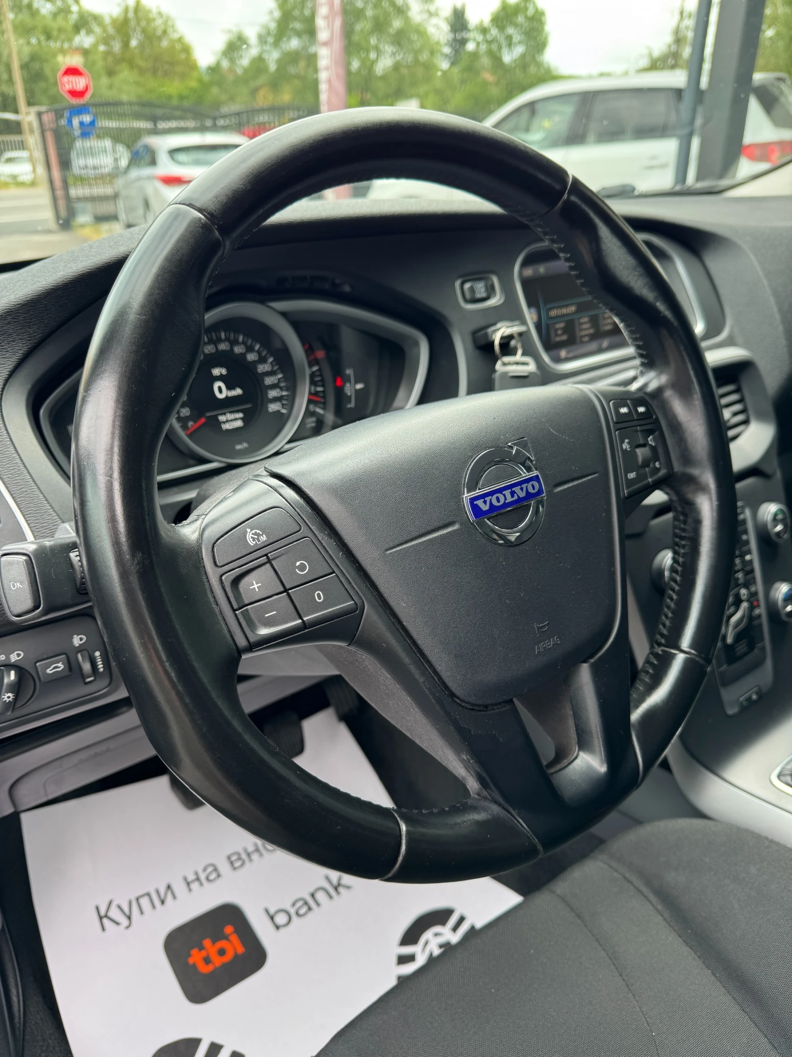 Volvo V40 1.6D НОВ ВНОС , снимка 10 - Автомобили и джипове - 54774309