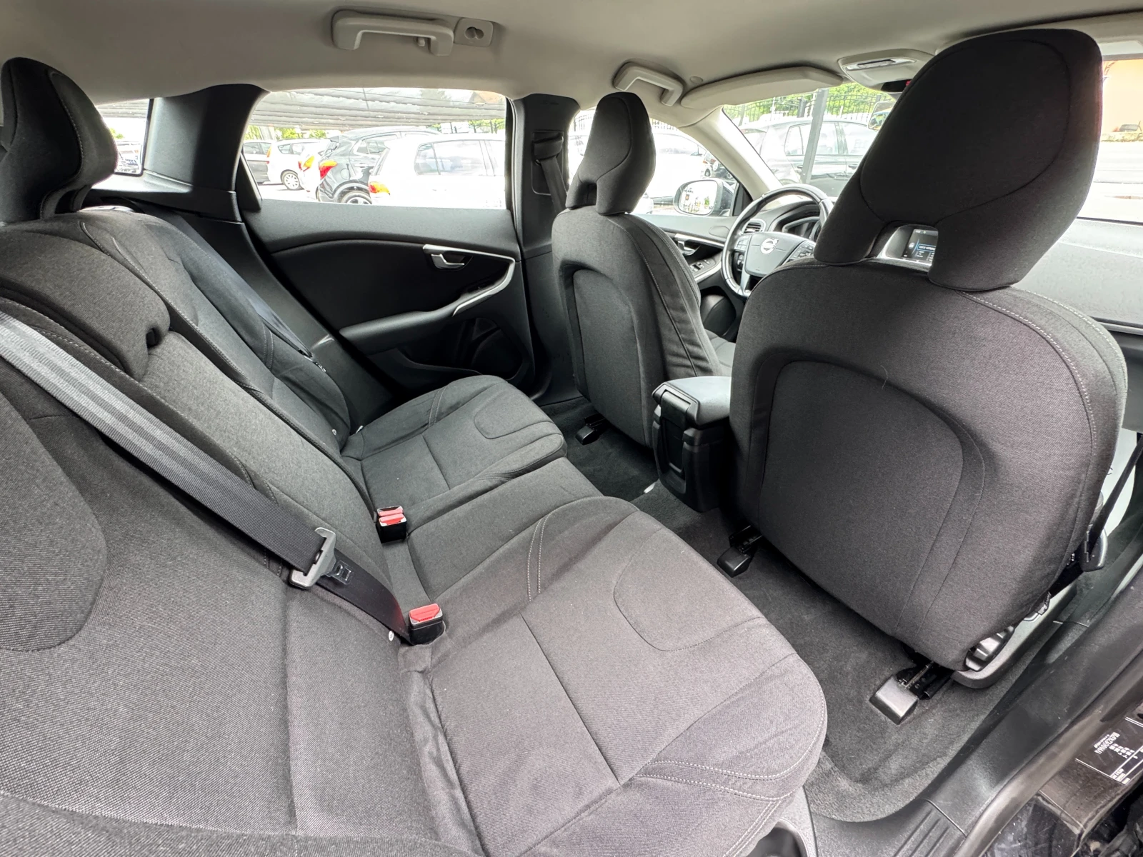 Volvo V40 1.6D НОВ ВНОС , снимка 12 - Автомобили и джипове - 54774309
