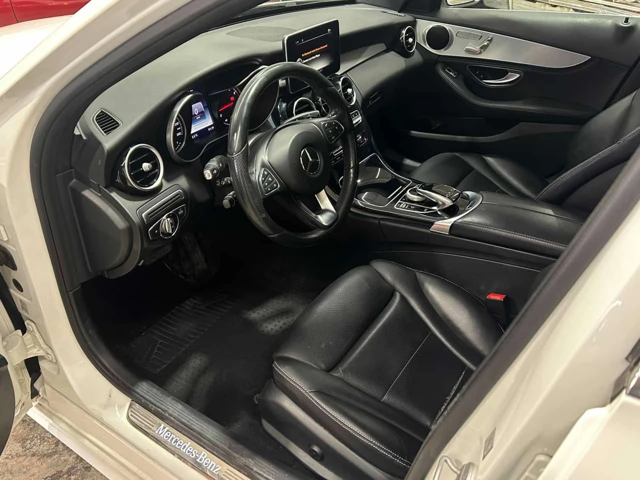 Mercedes-Benz C 300 4MATIC* АВТОКРЕДИТ* , снимка 5 - Автомобили и джипове - 54818523