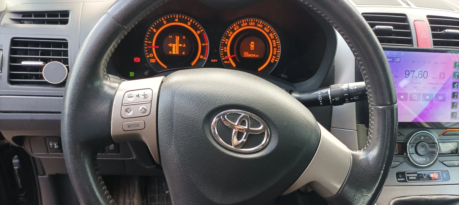 Toyota Auris 1, снимка 11 - Автомобили и джипове - 54823960