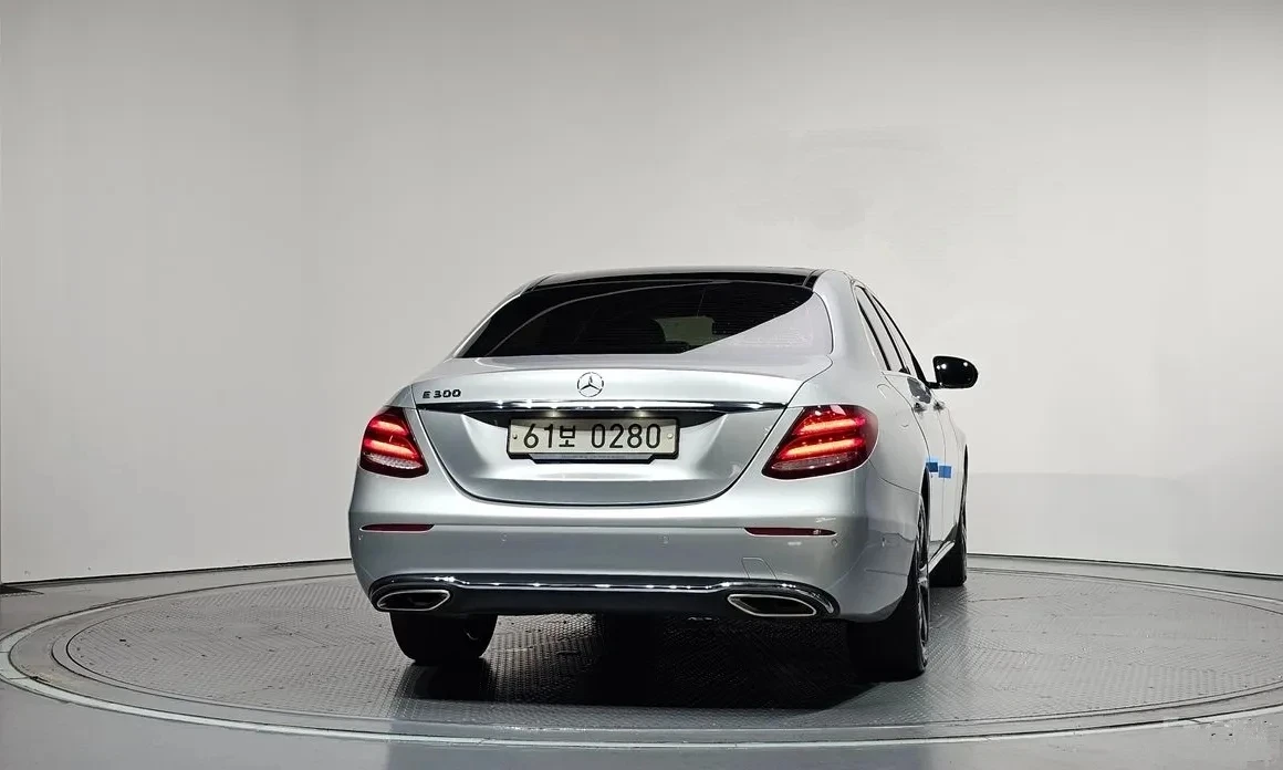 Mercedes-Benz E 300 ОЧАКВАН ВНОС , снимка 4 - Автомобили и джипове - 56570949