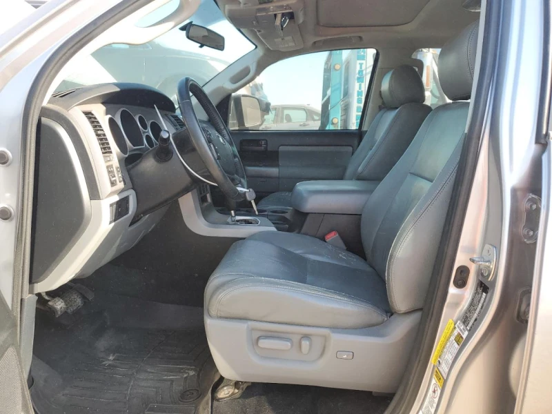 Toyota Sequoia SR5 AWD, снимка 7 - Автомобили и джипове - 47927406