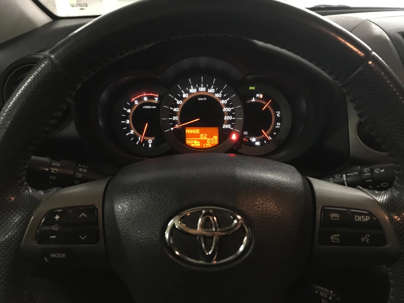 Toyota Rav4 2.2 D-4D, снимка 10 - Автомобили и джипове - 48335868