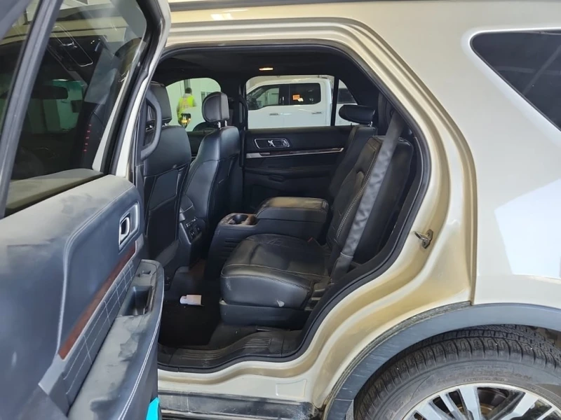 Ford Explorer * PLATINUM * CARFAX * БЕЗ ПЪРВОНАЧАЛНА ВНОСКА, снимка 13 - Автомобили и джипове - 52959452