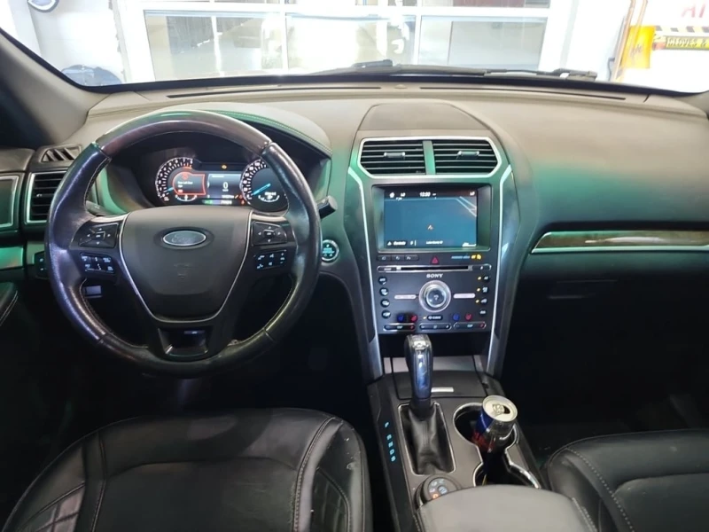 Ford Explorer * PLATINUM * CARFAX * БЕЗ ПЪРВОНАЧАЛНА ВНОСКА, снимка 11 - Автомобили и джипове - 52959452