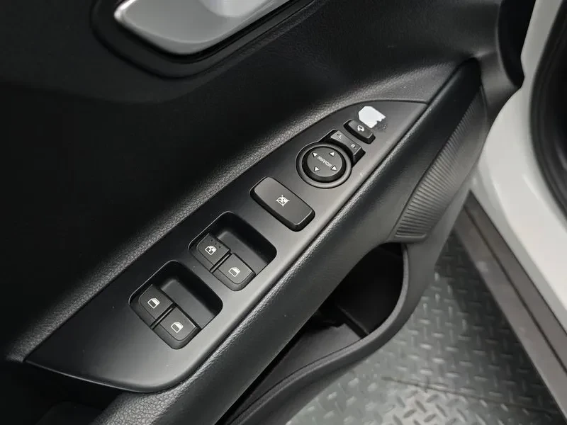 Kia Stonic 1.4 Trendy, снимка 15 - Автомобили и джипове - 56576725