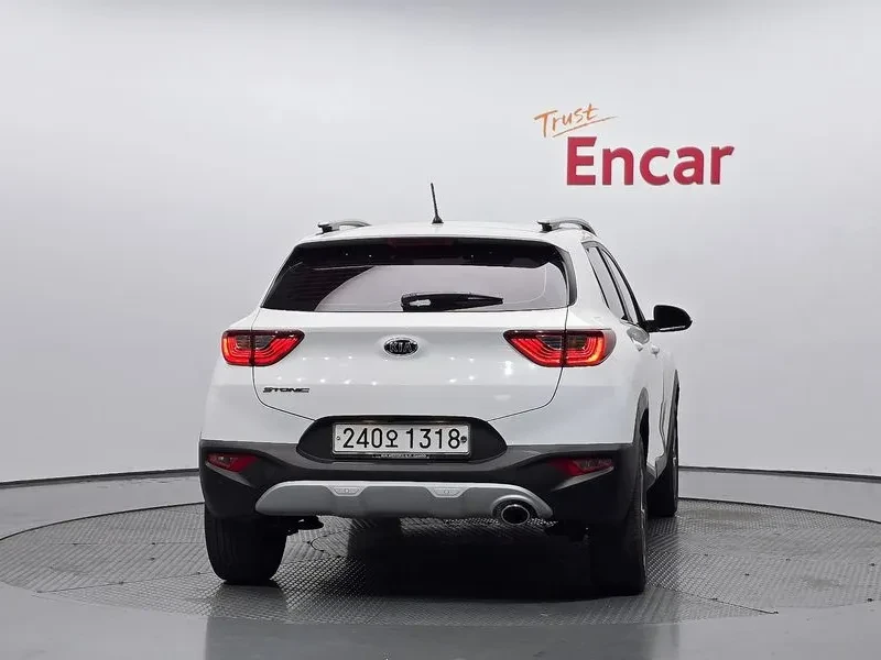 Kia Stonic 1.4 Trendy, снимка 4 - Автомобили и джипове - 56576725