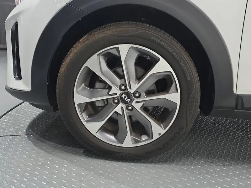 Kia Stonic 1.4 Trendy, снимка 5 - Автомобили и джипове - 56576725
