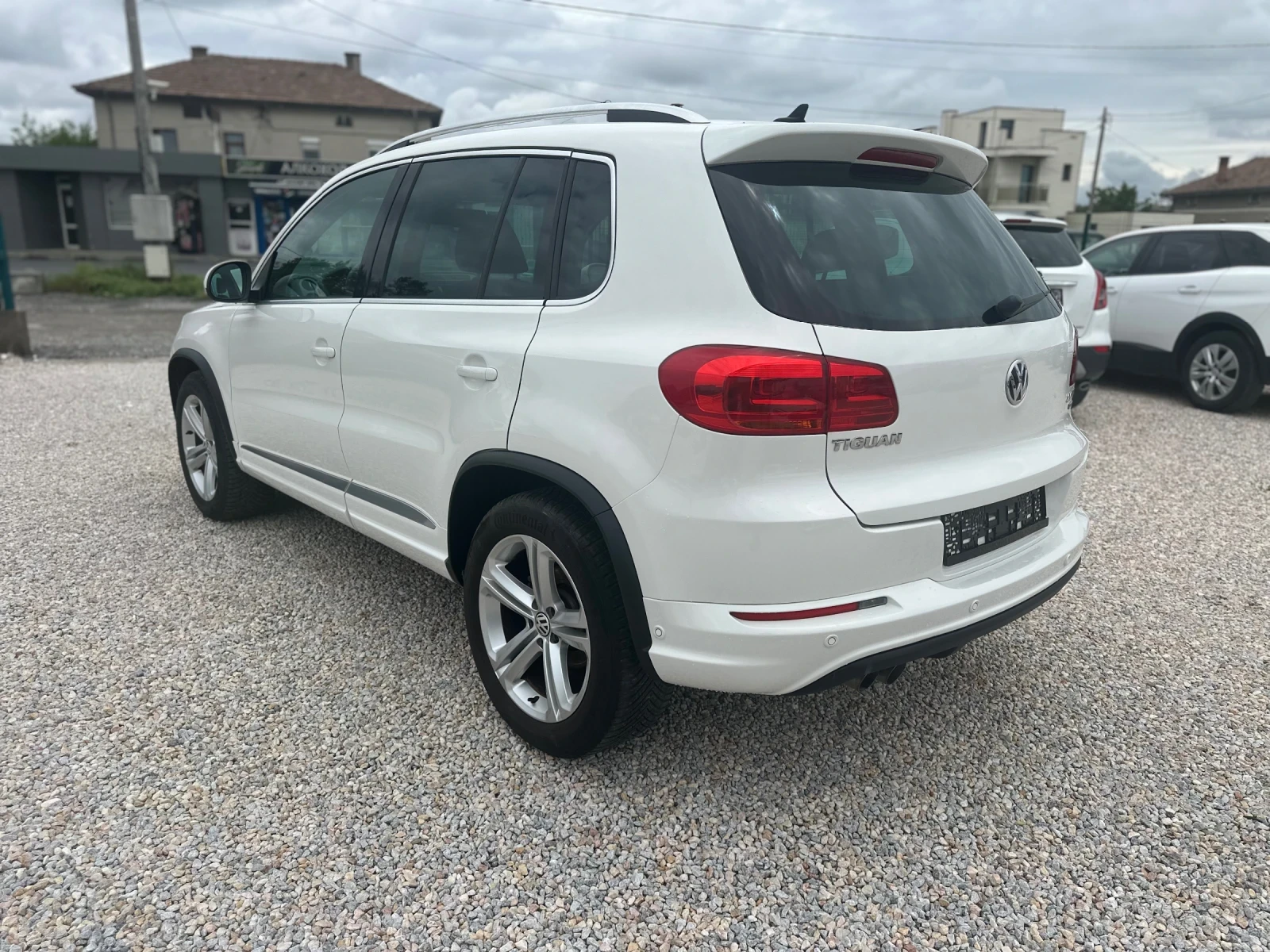 VW Tiguan R-LINE 2.0 TDI - изображение 6