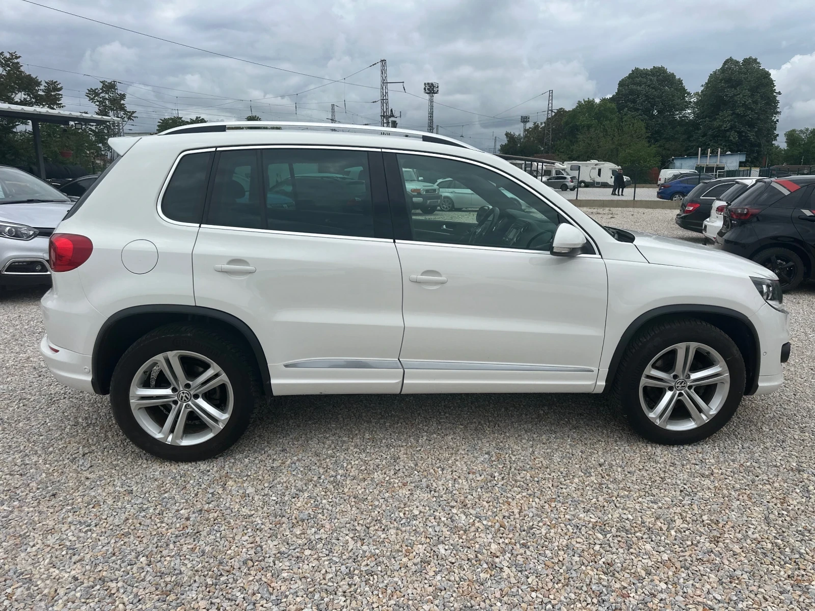 VW Tiguan R-LINE 2.0 TDI - изображение 9