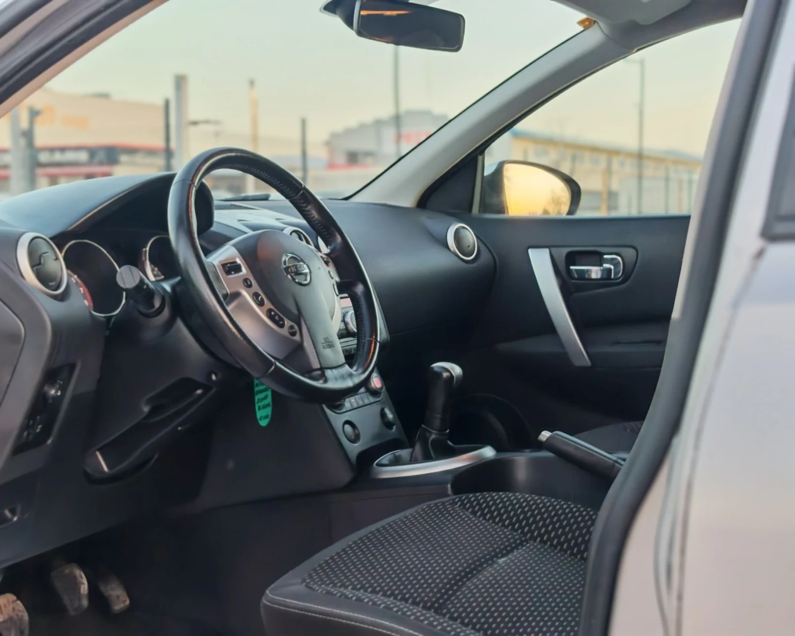 Nissan Qashqai 1.6 114 K.С ГАЗ БЕНЗИН! , снимка 8 - Автомобили и джипове - 53834970