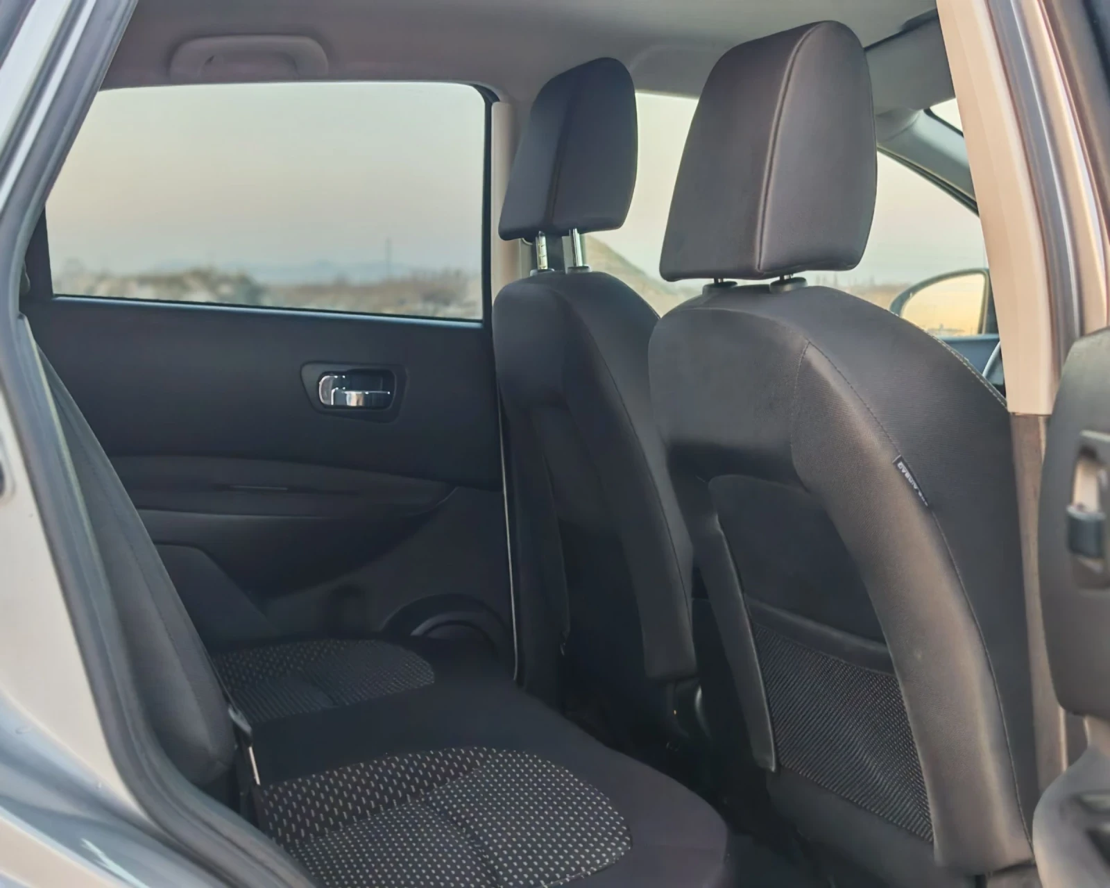 Nissan Qashqai 1.6 114 K.С ГАЗ БЕНЗИН! , снимка 12 - Автомобили и джипове - 53834970