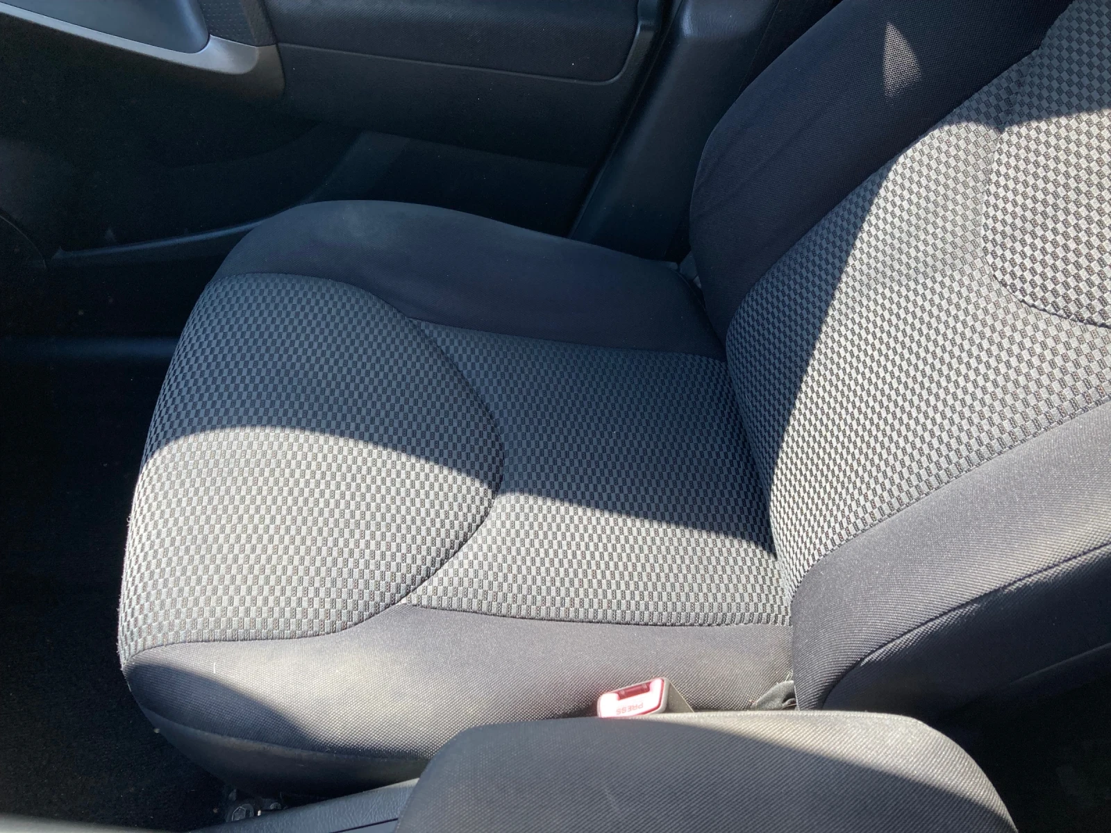 Toyota Rav4 2.2 D4D 150ks Evro 5 Navi 4x4, снимка 13 - Автомобили и джипове - 54320132