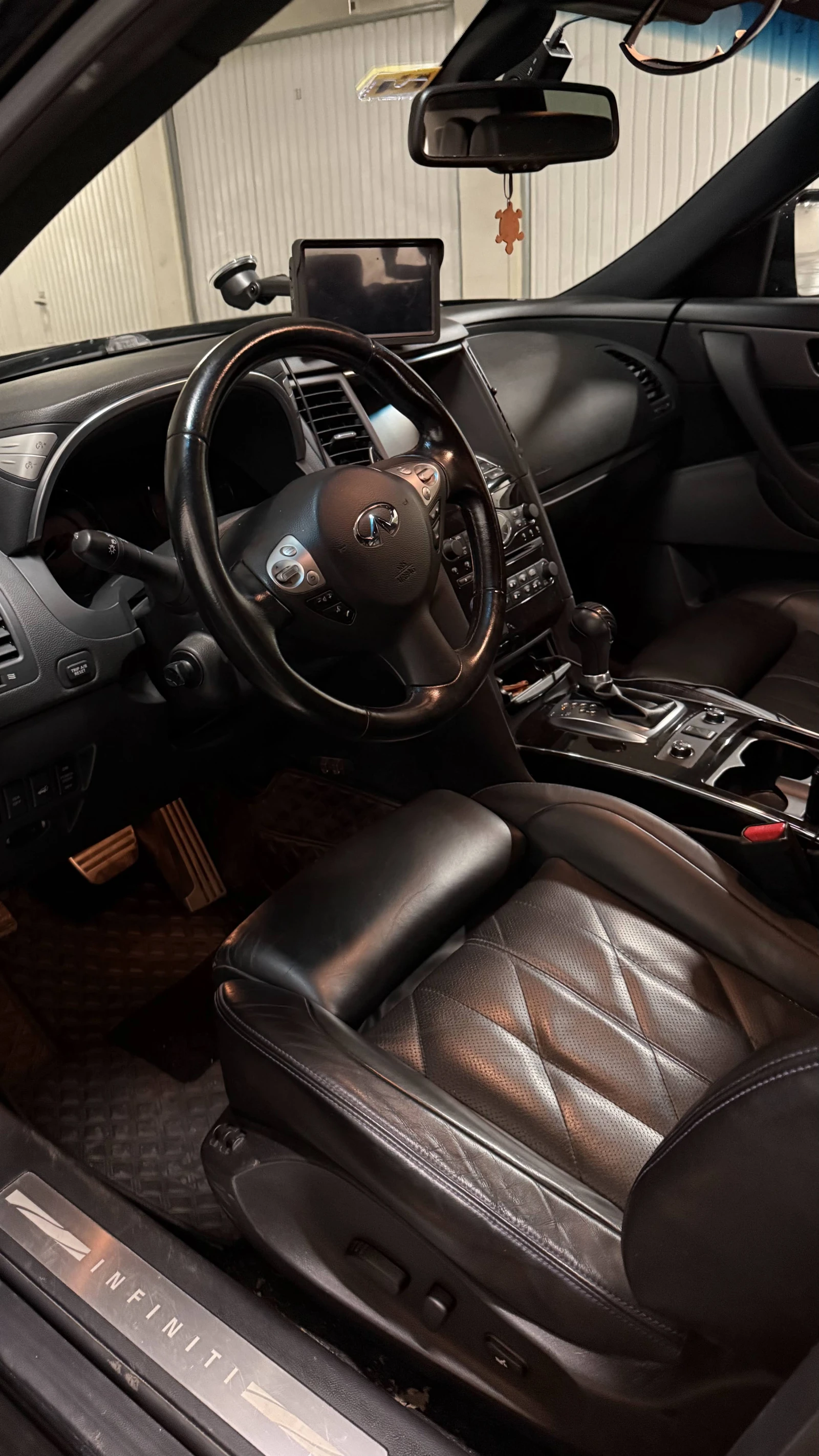 Infiniti QX70 S-Design, снимка 12 - Автомобили и джипове - 54960292