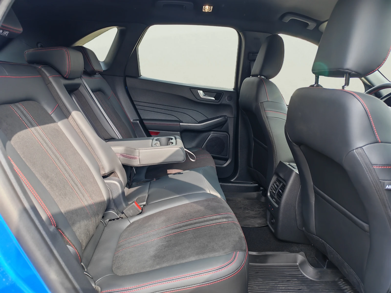 Ford Kuga 2.5 PHEV, снимка 10 - Автомобили и джипове - 55409640