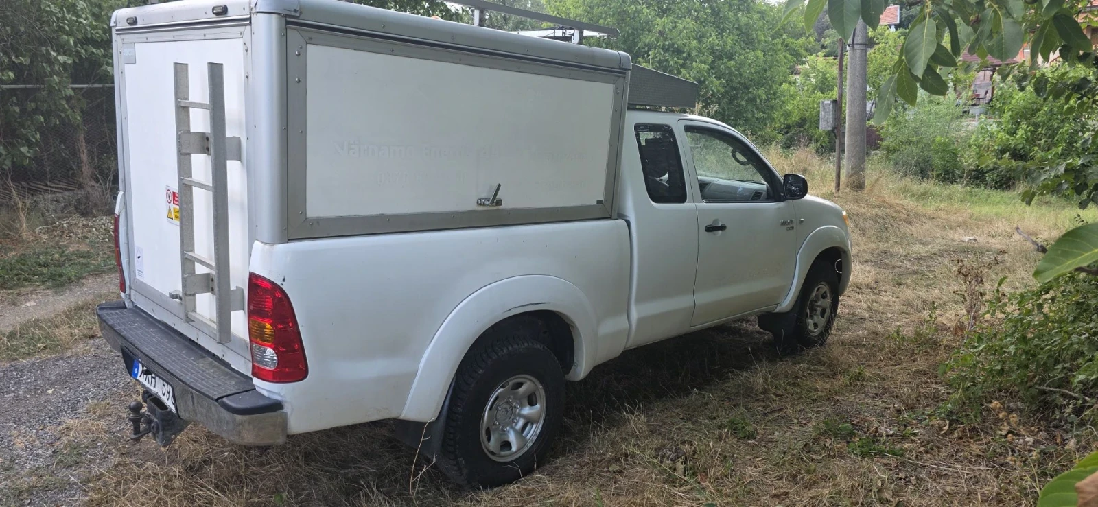 Toyota Hilux 2.5TDI, снимка 5 - Автомобили и джипове - 55775814