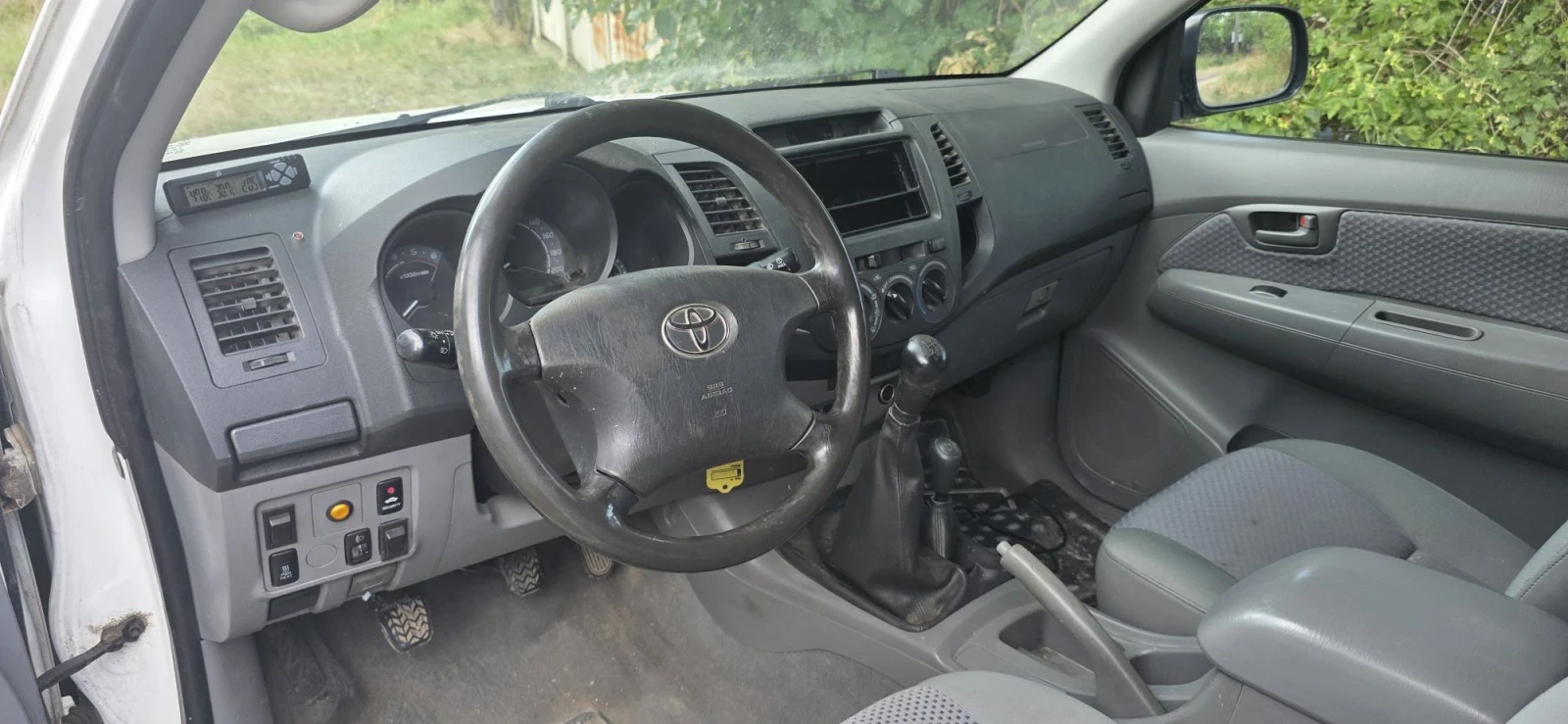 Toyota Hilux 2.5TDI, снимка 6 - Автомобили и джипове - 55775814