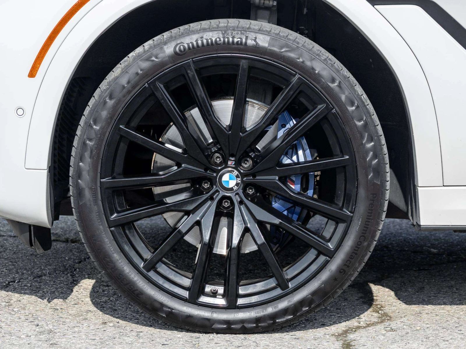 BMW X6 40i xDrive M-Sport | Laser | Carbon Fiber Trim , снимка 3 - Автомобили и джипове - 55688769