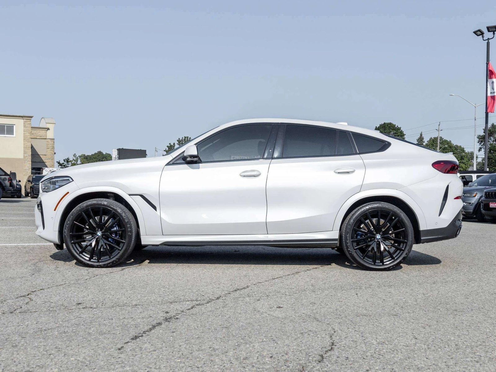 BMW X6 40i xDrive M-Sport | Laser | Carbon Fiber Trim , снимка 2 - Автомобили и джипове - 55688769