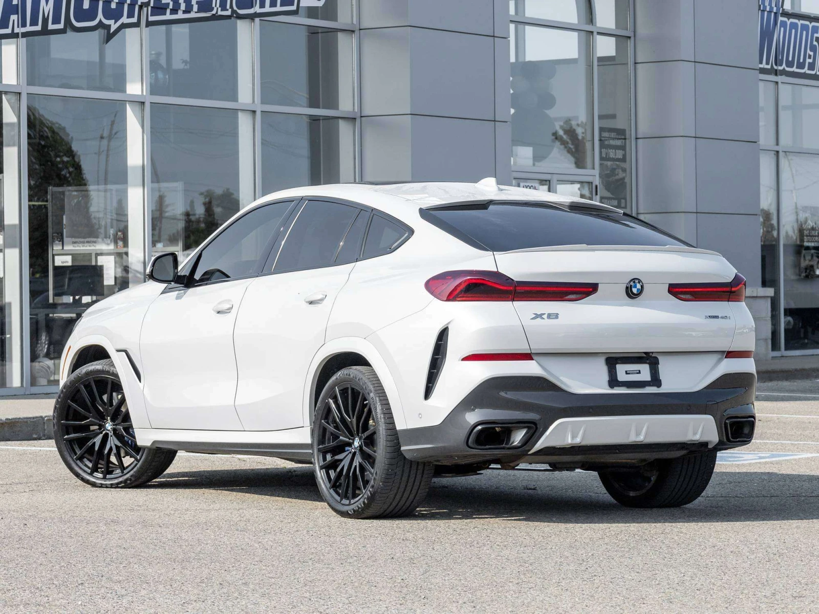 BMW X6 40i xDrive M-Sport | Laser | Carbon Fiber Trim , снимка 4 - Автомобили и джипове - 55688769