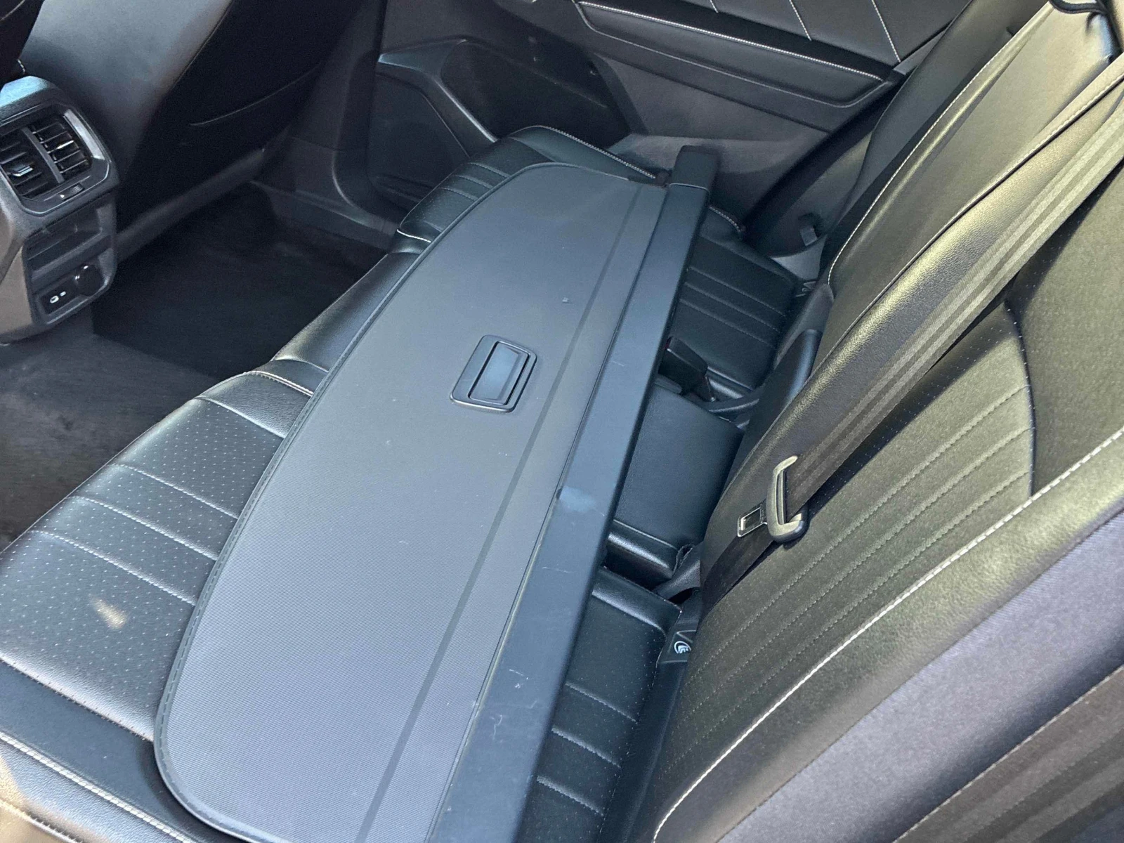 VW Tiguan * Comfortline R Line Black Edition * CARFAX * , снимка 14 - Автомобили и джипове - 55920062