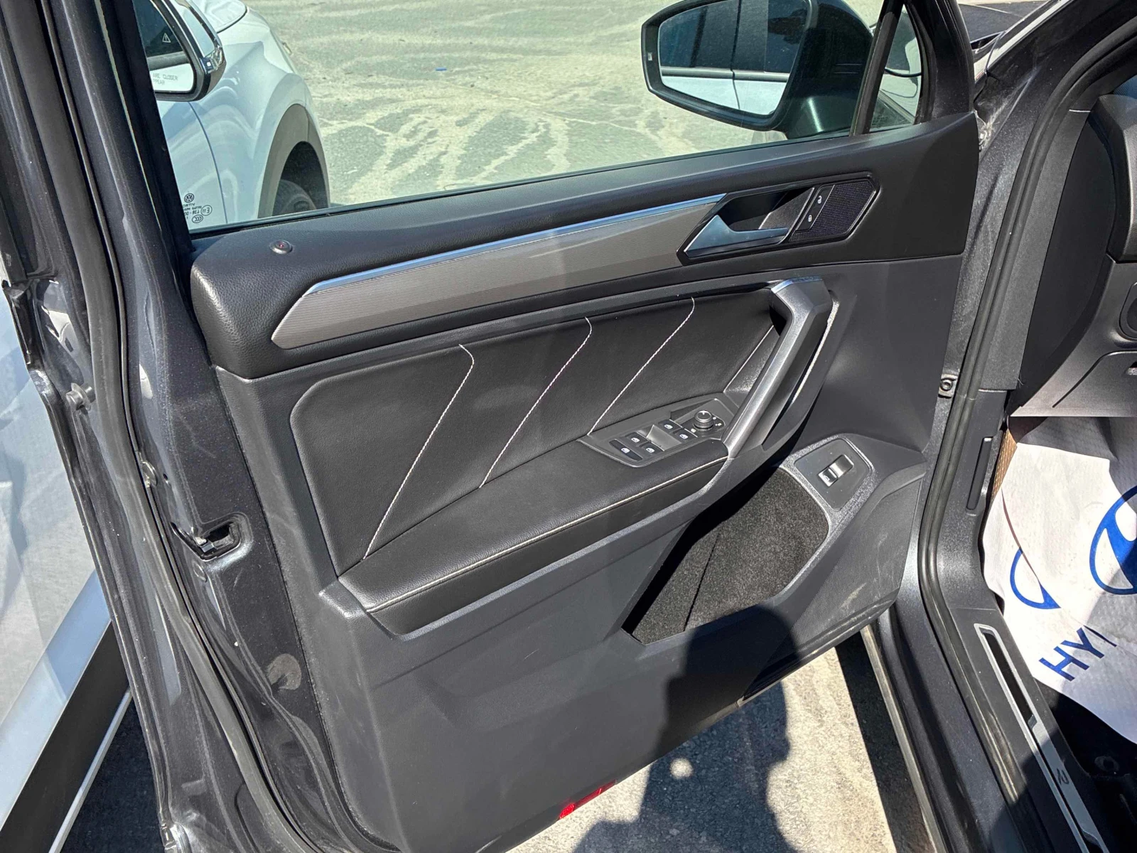 VW Tiguan * Comfortline R Line Black Edition * CARFAX * , снимка 12 - Автомобили и джипове - 55920062