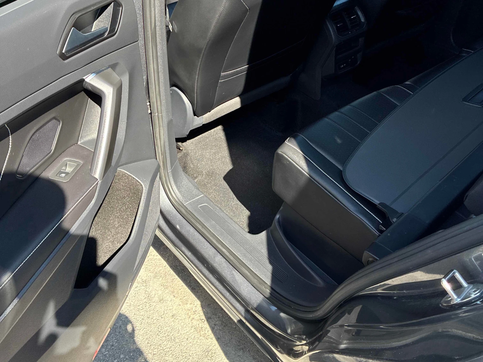 VW Tiguan * Comfortline R Line Black Edition * CARFAX * , снимка 13 - Автомобили и джипове - 55920062