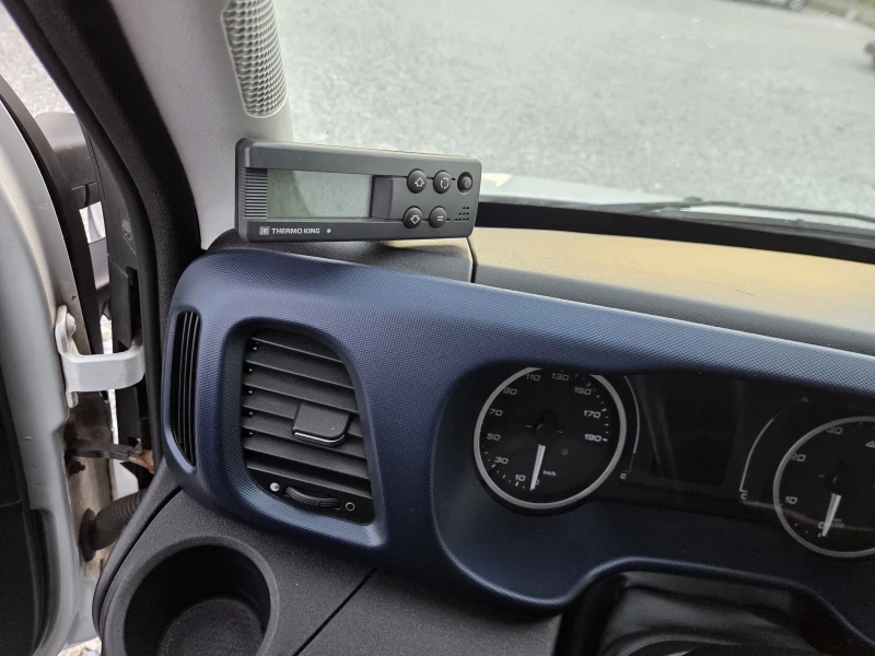 Iveco Daily 35s18, Хладилен, 4.20 метра, Автоматик, Климатик, , снимка 12 - Бусове и автобуси - 53540115