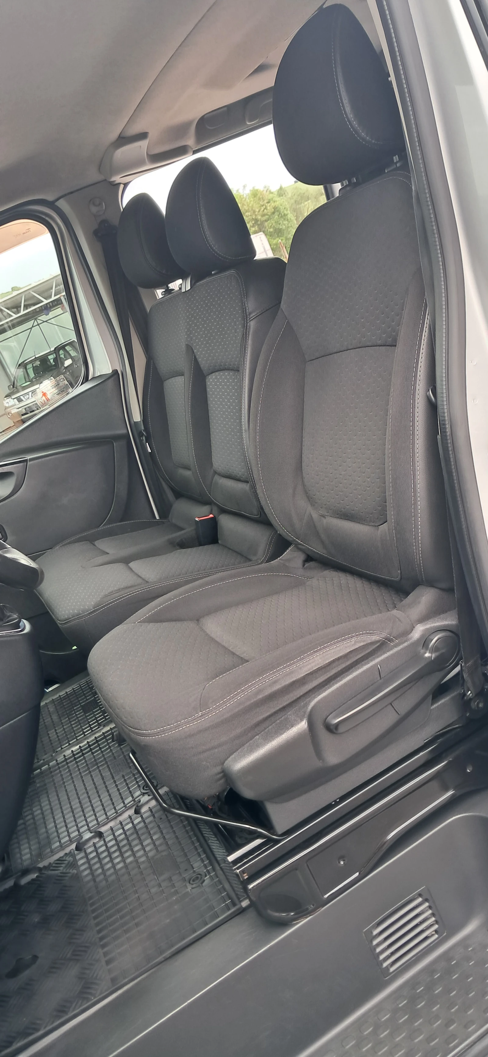 Opel Vivaro 1.6cdti, снимка 9 - Бусове и автобуси - 54741191