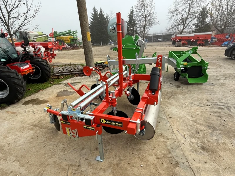 Специализирани машини Машини за зеленчуци Мулчополагаща машина за фолио Checchi&MagliНАЛИЧНА, снимка 2 - Селскостопанска техника - 52836204