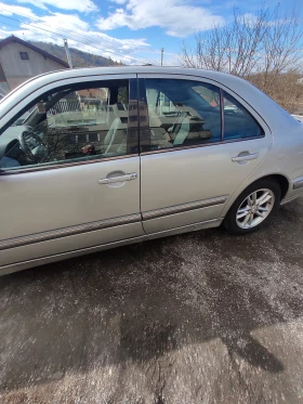 Mercedes-Benz E 220, снимка 3
