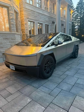 ������ Tesla Cybertruck