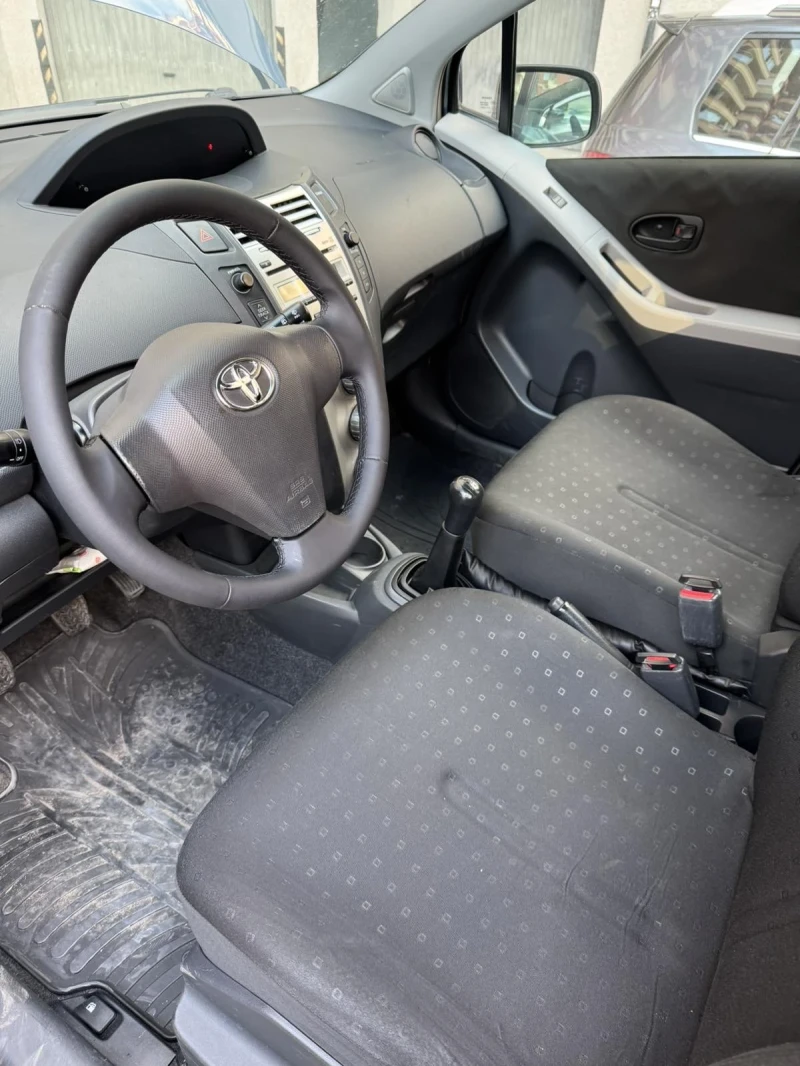 Toyota Yaris, снимка 17 - Автомобили и джипове - 47560532