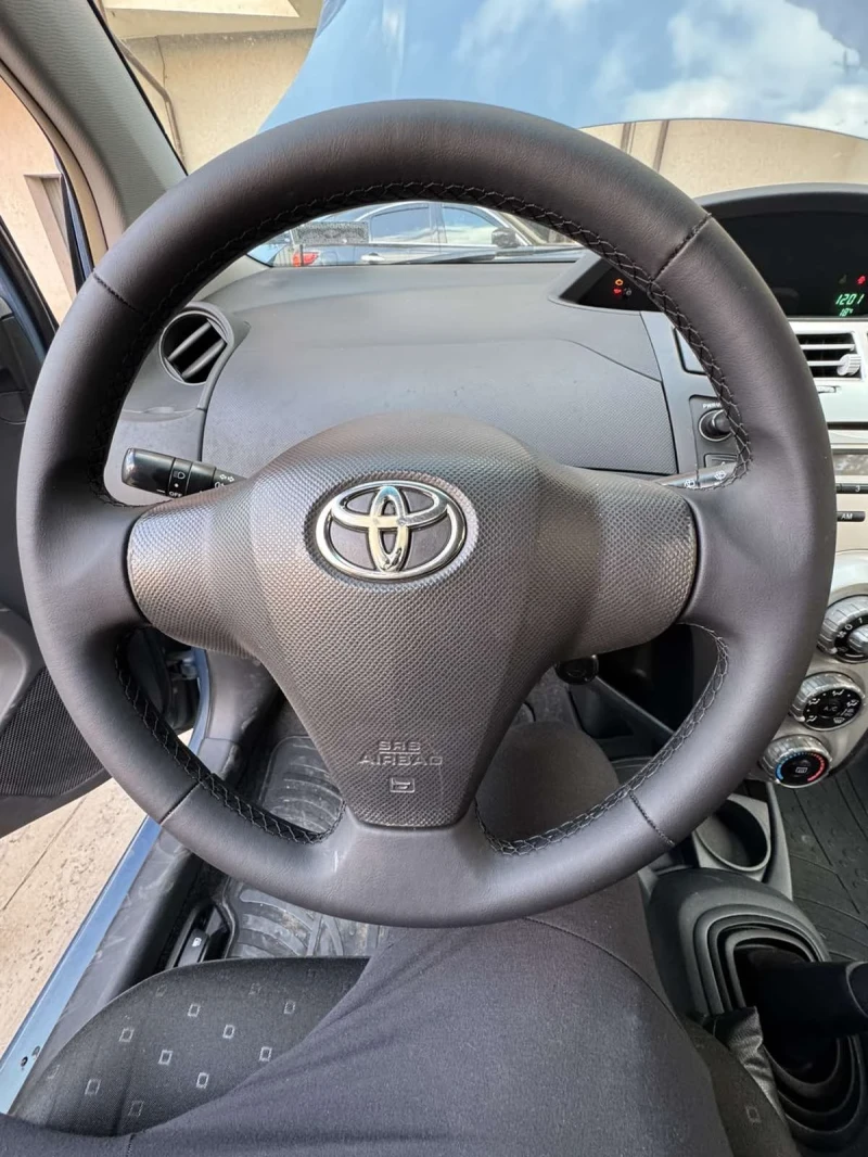 Toyota Yaris, снимка 14 - Автомобили и джипове - 47560532