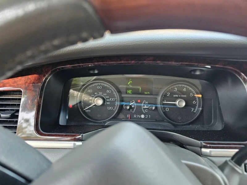 Lincoln Town car, снимка 11 - Автомобили и джипове - 53170587