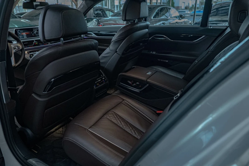 BMW 740 d/xDrive/Individual/Soft Close/Massage/Камера 360/, снимка 8 - Автомобили и джипове - 51781356