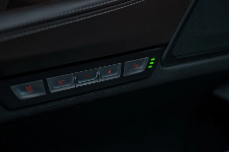 BMW 740 d/xDrive/Individual/Soft Close/Massage/Камера 360/, снимка 10 - Автомобили и джипове - 51781356