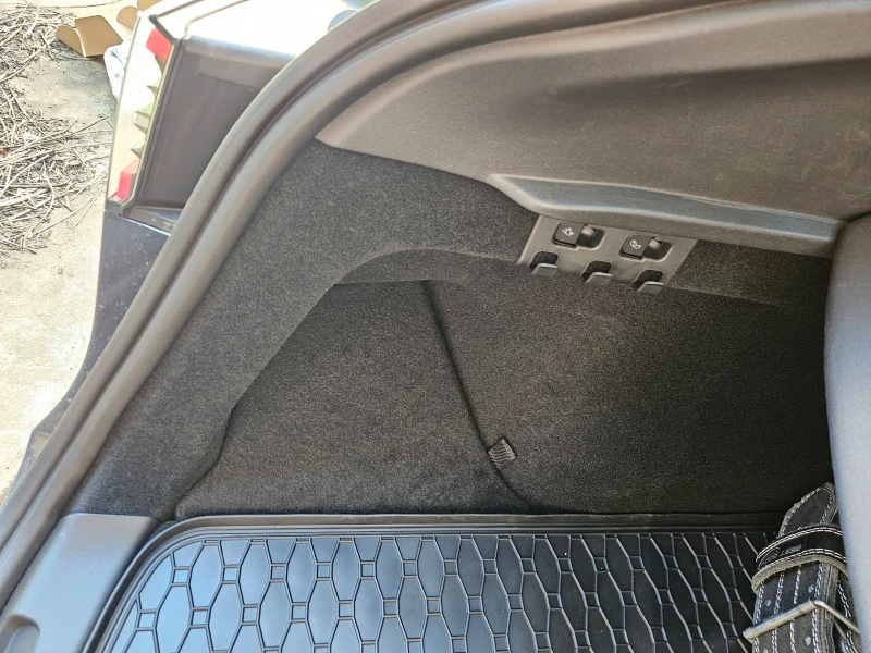 Tesla Model Y Performance, снимка 10 - Автомобили и джипове - 52839757