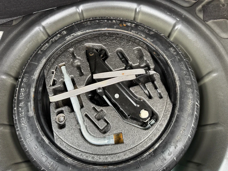 VW Golf 1.6TDI* Highline, снимка 15 - Автомобили и джипове - 52855945