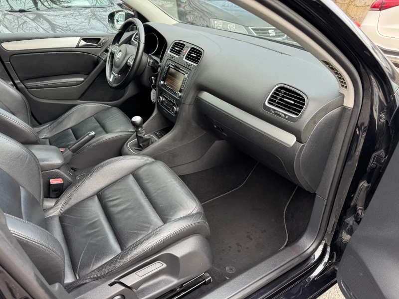 VW Golf 1.6TDI* Highline, снимка 17 - Автомобили и джипове - 52855945