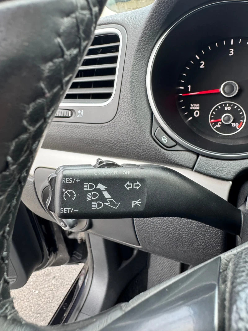 VW Golf 1.6TDI* Highline, снимка 11 - Автомобили и джипове - 52855945