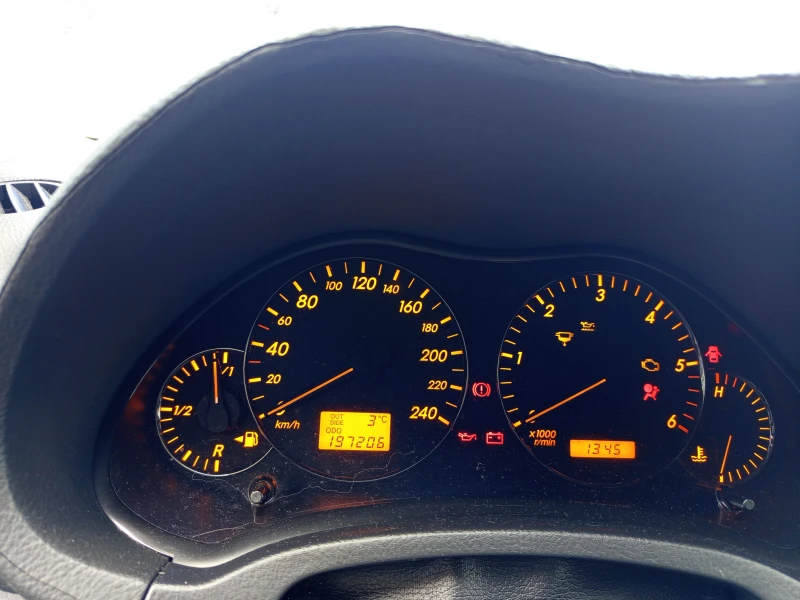 Toyota Avensis, снимка 14 - Автомобили и джипове - 52997363