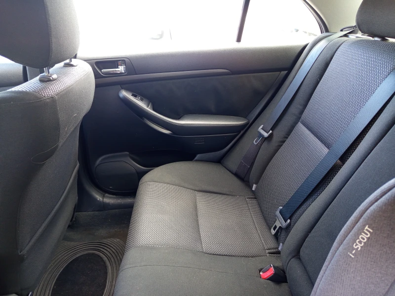 Toyota Avensis, снимка 15 - Автомобили и джипове - 52997363