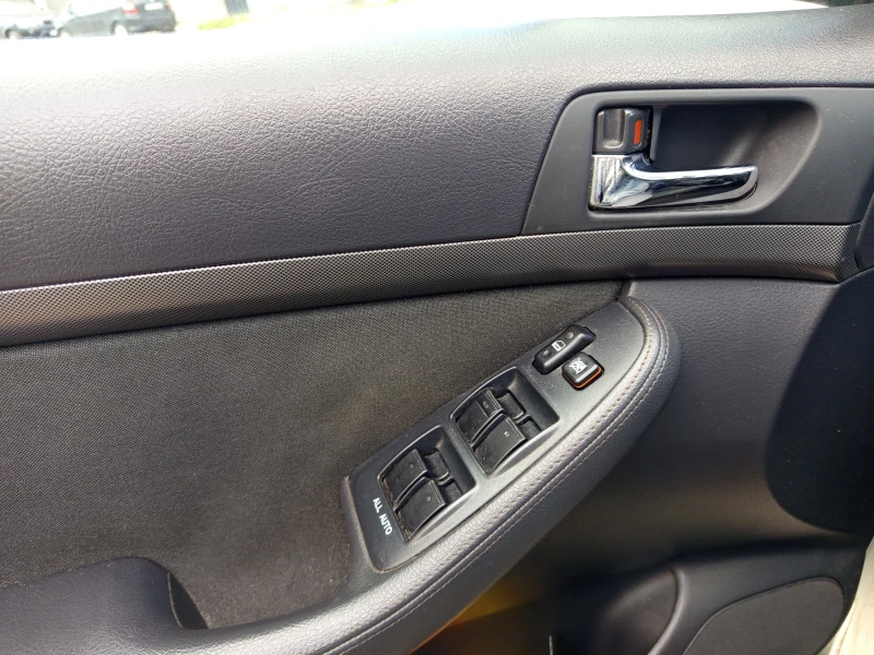 Toyota Avensis, снимка 13 - Автомобили и джипове - 52997363