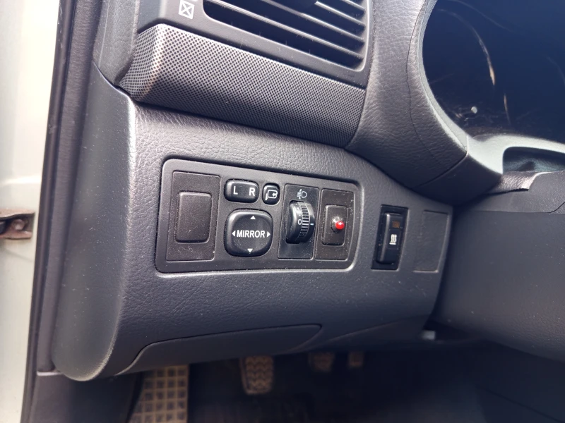 Toyota Avensis, снимка 12 - Автомобили и джипове - 52997363