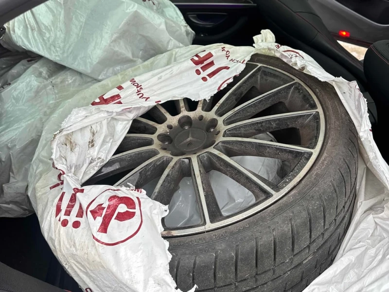 Mercedes-Benz E 43 AMG * CARFAX * БЕЗ ПЪРВОНАЧАЛНА ВНОСКА, снимка 14 - Автомобили и джипове - 53110138