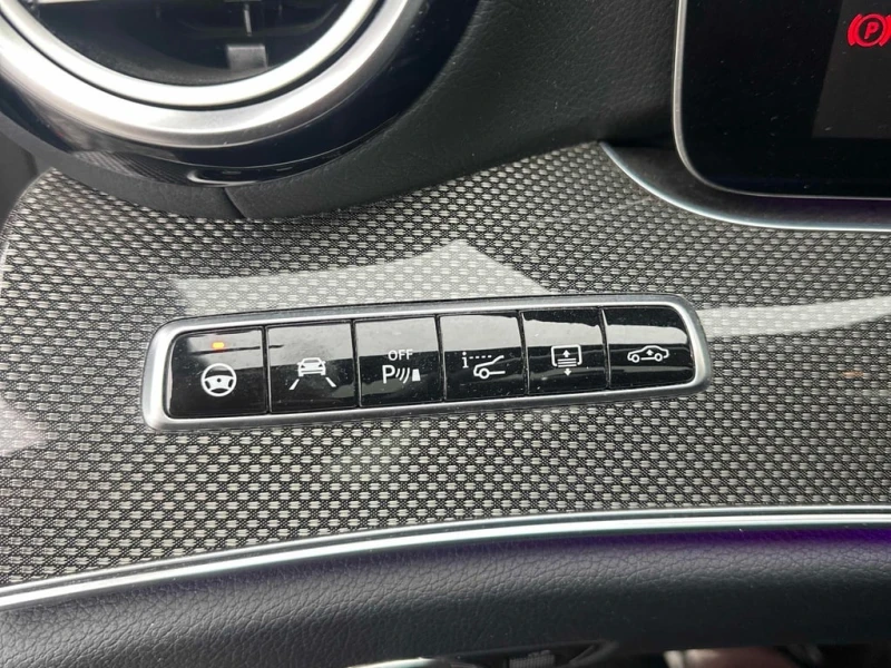 Mercedes-Benz E 43 AMG * CARFAX * БЕЗ ПЪРВОНАЧАЛНА ВНОСКА, снимка 13 - Автомобили и джипове - 53110138