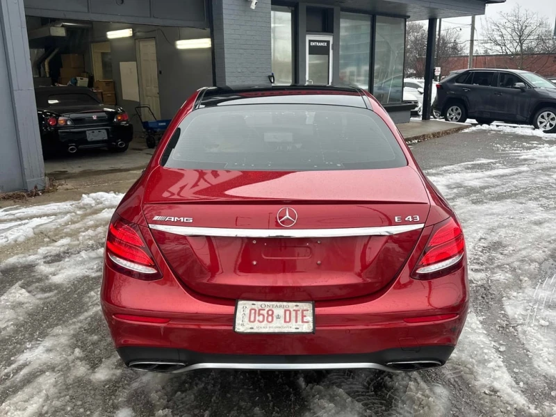 Mercedes-Benz E 43 AMG * CARFAX * БЕЗ ПЪРВОНАЧАЛНА ВНОСКА, снимка 4 - Автомобили и джипове - 53110138