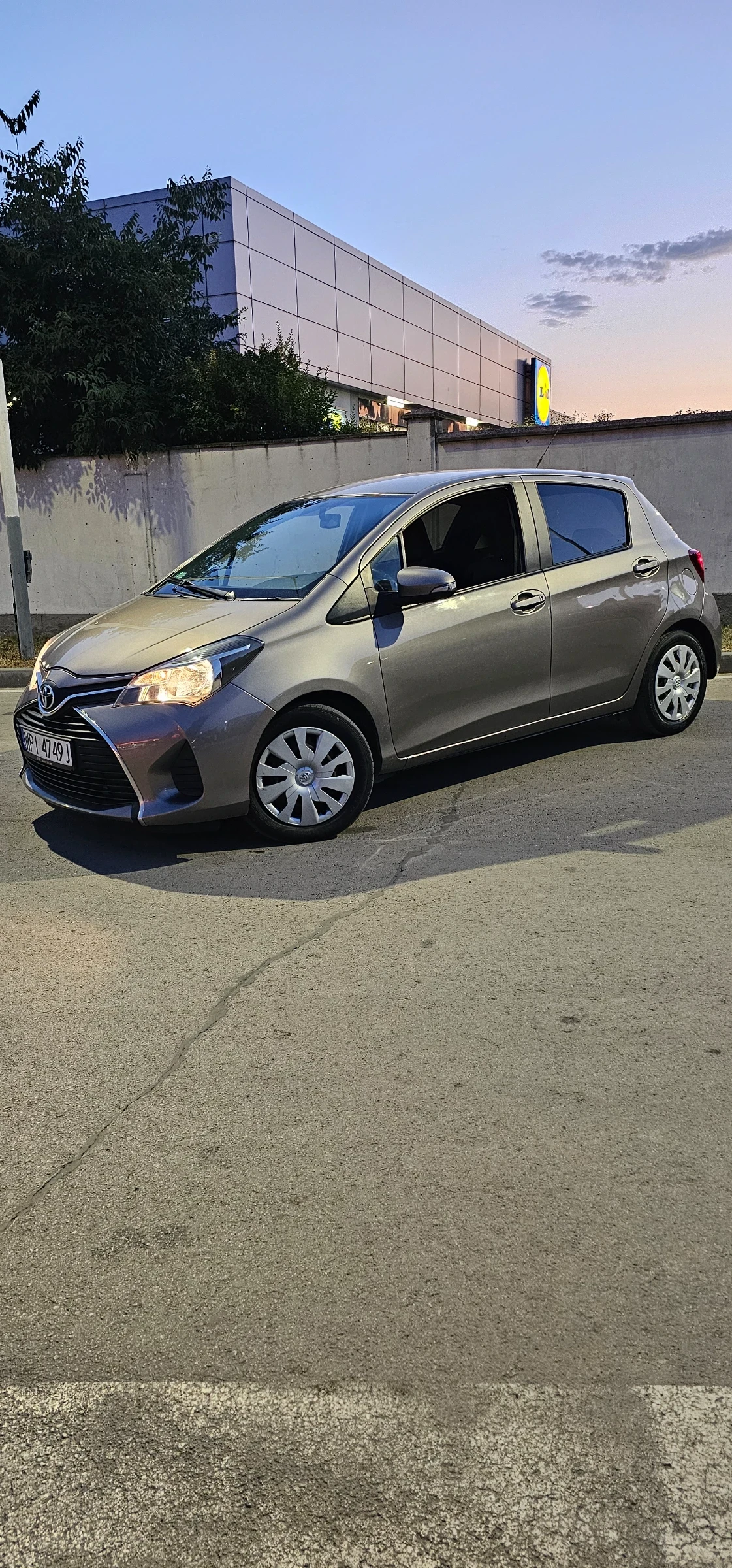 Toyota Yaris 1.0 LPG 2015 КАТО НОВА!! - изображение 2