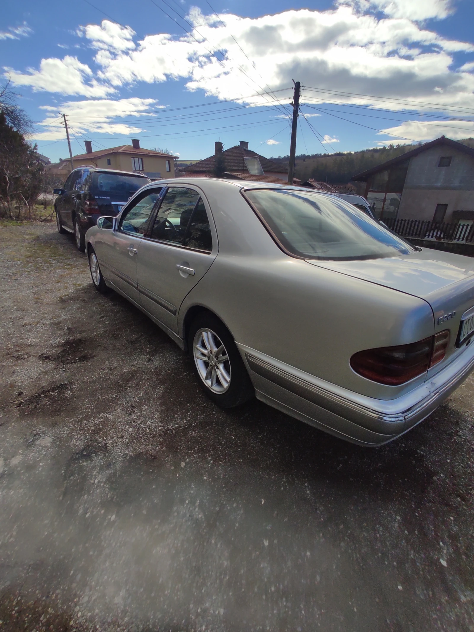 Mercedes-Benz E 220, снимка 6 - Автомобили и джипове - 53739663